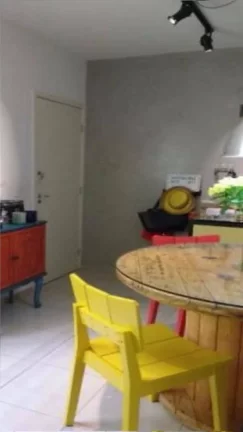 Imagem Apartamento lindo com acabamento diferenciado, contendo 2 quartos com armários, banheiro social com...