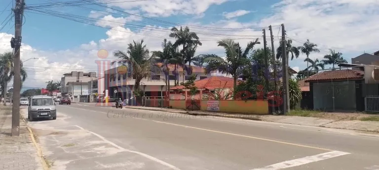 Imagem Casa Frente Avenida Comercial com Alto Potencial de Valorização