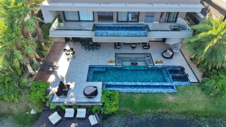 Imagem Casa em Condominio 5 Dormitórios - Bairro xangri-la