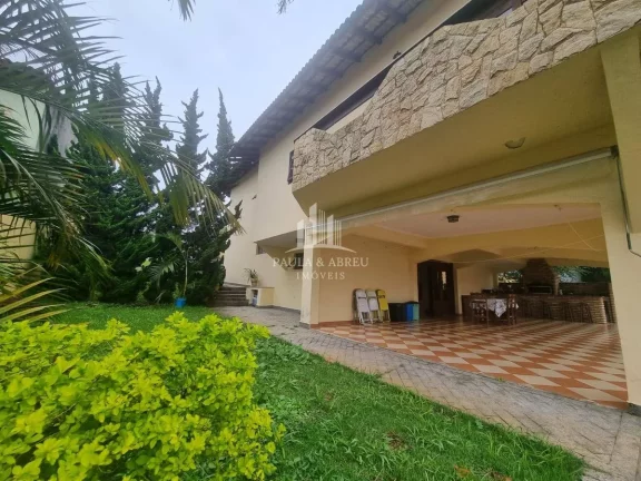 Imagem Casa de Alto Padrão 4 quartos sendo 1 suíte, 3 Banheiros, Salas espaçosas, 4 Vagas, Área Lazer com Churrasqueira, Campo Pq no Jardim Petrópolis, Ribeirão Pires-SP