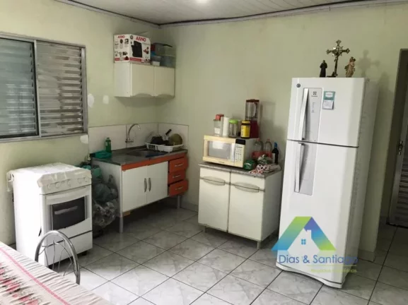 Imagem Sobrado com 157 metros, 3 dormitórios, 2 banheiros, 1 vaga com excelente localização e valor !