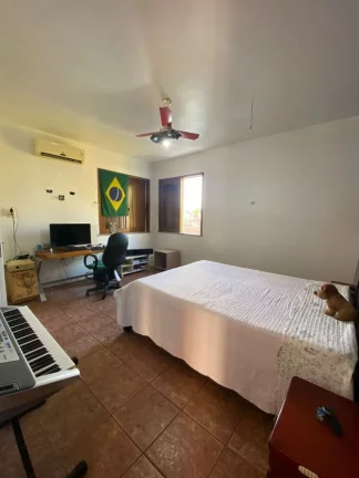 Imagem Mansão de Luxo na Coroa do Meio - 4 Suítes, Piscina com Cascata e Jardim com Pomar