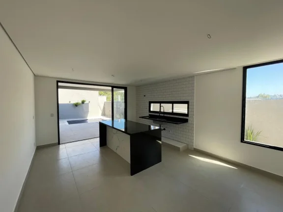 Imagem Casa com 3 Suítes e Piscina - Santana de Parnaíba/SP