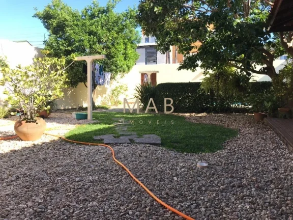 Imagem Imperdível casa à venda em Florianópolis-SC, bairro Ingleses: 5 quartos, 1 suíte, 3 salas, 4 banheiros, 3 vagas, 225m².