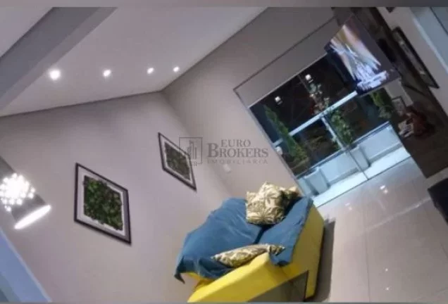 Imagem Cobertura com piscina em edifício com 05 apartamentos, Centro Balneário Camboriú