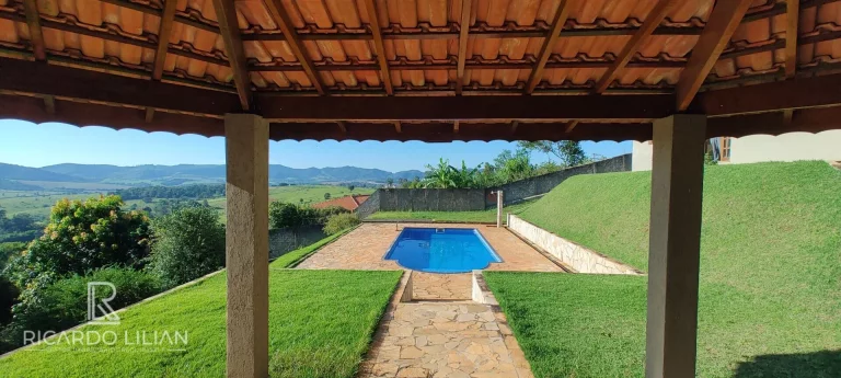 Imagem "Espetacular Casa em Condomínio Fechado: 4 Suítes, Área Gourmet, Piscina e Vista Inigualável!"