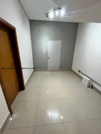 Imagem Sobrado Comercial para Locação em Limeira, Jardim Maria Bruschi Modeneis, 2 banheiros, 10 vagas