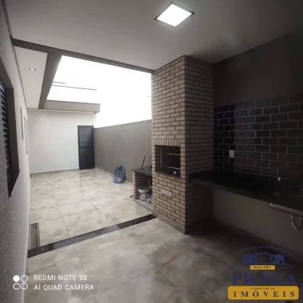Imagem CASA EM CONDOMÍNIO C/ 100 M² / 03 QUARTOS SENDO 01 SUÍTE / 03 VAGAS