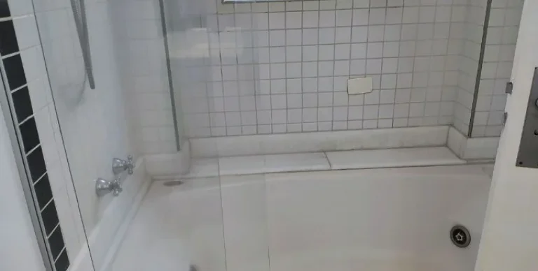 Imagem Apartamento Para Locação 150M², 3Q, 1 Suíte, 2 Banheiros, 1 Vaga, Banheira, Lavabo, Split, Dependência de Serviço, Portaria 24h, Armários Embutidos.