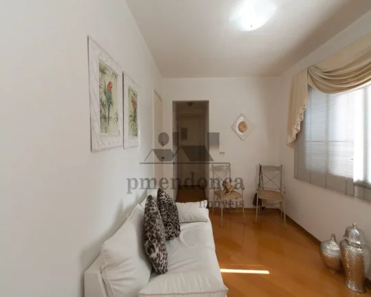 Imagem Apartamento com armários. Living, 1 dormitório, banheiro social, cozinha e área de serviço. 1 va...