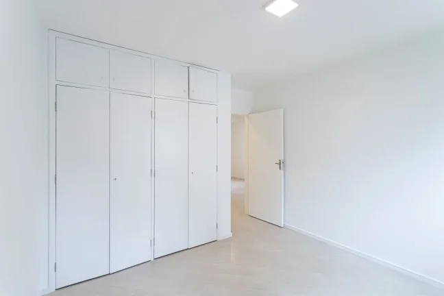 Imagem Apartamento 95M² Reformado, 3Q, 2 Banheiros, 1 Vaga.