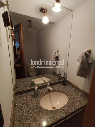 Imagem Apartamento à Venda no Condomínio Four Seasons Residence com 3 Dormitórios, 1 Suíte e 2 Vagas de Garagem