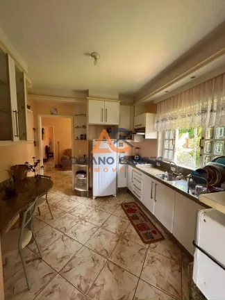 Imagem Casa ampla com 5 dormitórios, sendo 1 suíte, em Gaspar no bairro Coloninha - Santa Catarina Adriano Carpes Imóveis vende