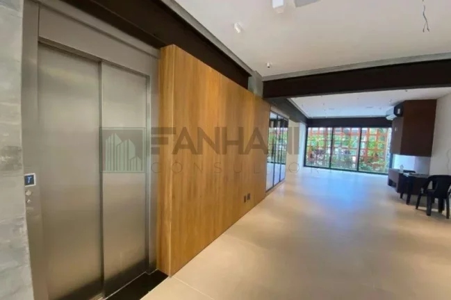 Imagem Casa de Alto Padrão no Jardim Paulista: 5 Quartos, 5 Suítes, 4 Salas, 6 Banheiros, 4 Vagas, 450 m² - São Paulo-SP
