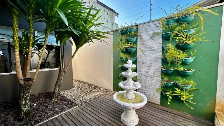 Imagem Casa com 3 dormitórios sendo 1 suíte e 2 vagas de garagem no Centro de Navegantes/SC