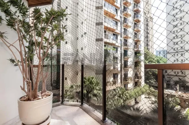 Imagem Venha conhecer este incrível apartamento com 3 quartos e 4 banheiros para alugar, com 225m² de pura sofisticação e conforto! Recentemente reformado,