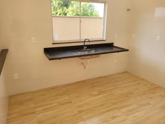 Imagem Casa com excelente quintal e área gourmet/ lazer com mini parquinho.