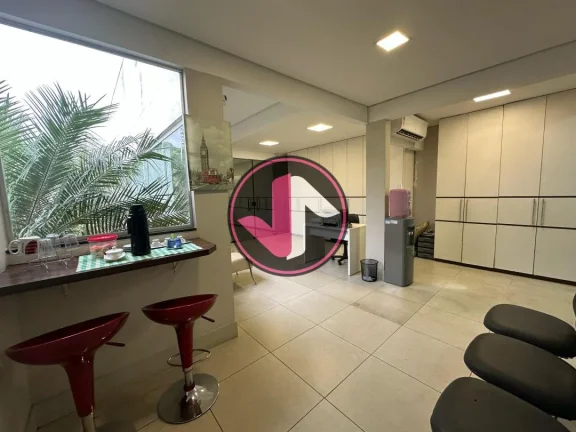 Imagem São 5 salas: piso inferior: 2 salas amplas, cozinha, recepção, banheiro social + despensa + jardi...