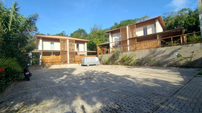 Imagem Oportunidade: Casa em Condomínio com Piscina na Praia do Forte - Venda!