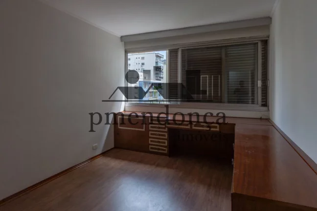 Imagem Apartamento em Higienópolis com 158m², 4 quartos (1 suíte) e 2 vagas.