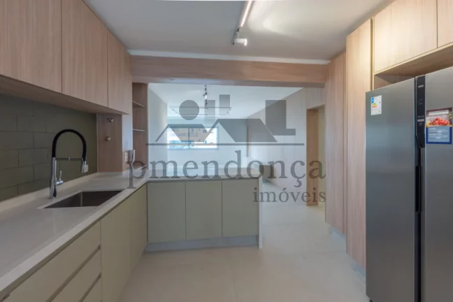 Imagem Apartamento reformado em Perdizes com 3 quartos (1 suíte) e 2 vagas, 137m²