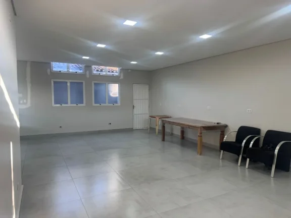 Imagem Casa para locação em Sorocaba-SP, bairro Jardim Wanel Ville IV, 2 quartos, 3 salas, 2 banheiros, 135m² de área. Venha conferir!