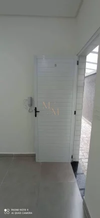 Imagem Casa sobreposta baixa NOVA a venda com 2 dormitórios, garagem, quintal.