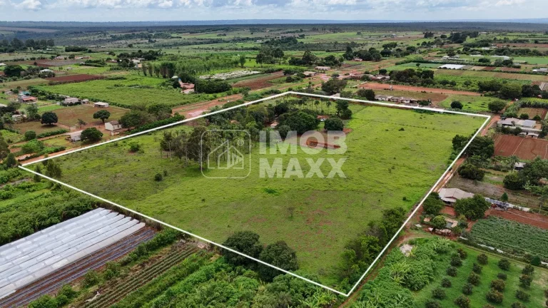 Imagem Chácara à venda em Brazlândia: 40.000m², 5 quartos, 3 banheiros, área rural. Oportunidade por R$900.000!