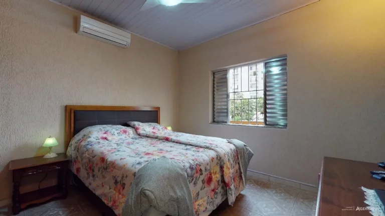 Imagem Sobrado Ipiranga - 220 m² - 3 Dormitórios - 1 Suíte - 2 Vagas