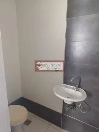 Imagem Alugo oportunidade, condomínio clube na região do Morumbi. Apartamento de 70m², com 3 dormitórios com Armários, sendo 1 Suíte, 2 banheiros, Cozinha americana com armários, 2 Vargas de garagem cobertas, mercadinho no condomínio, lazer completo por um valor