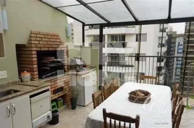 Imagem Cobertura com 380m² na Vila Nova Conceição. Amplo living em madeira tábuas de ipê em "L" para 0...