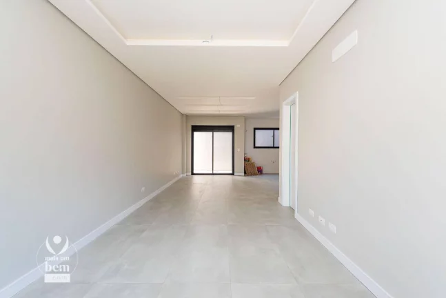 Imagem Sobrado 3 suítes, 165,m², terraço com churrasqueira e 2 vagas de garagem à venda no Água Verde
