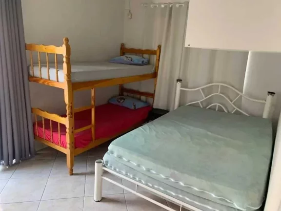 Imagem Casa com 4 dormitórios sendo 1 suíte em a 580m do mar em Morretes, Itapema/SC