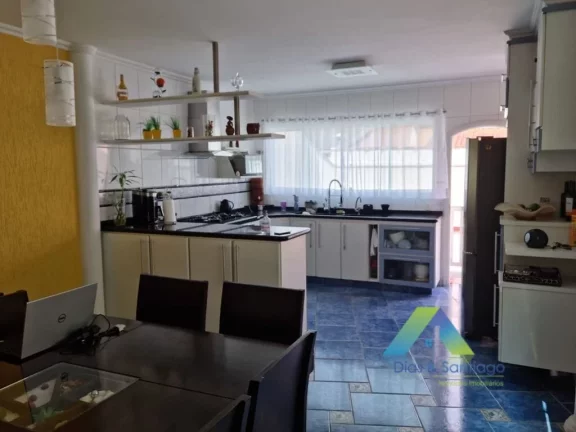 Imagem Sobrado com 3 Quartos e 3 banheiros à Venda, 250 m² por R$ 739.900