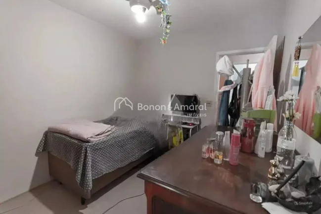 Imagem Lindo apartamento, amplo, silencioso e bem iluminado, com área de 88 m². O imóvel possui sala par...