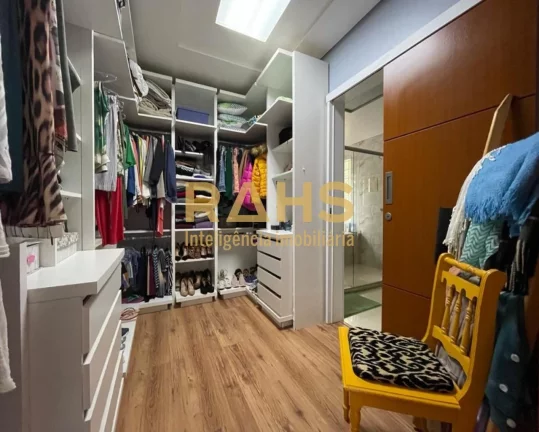 Imagem Linda casa com piscina e pista de skate no bairro São Marcos. Se tem algo que esse momento de pande...