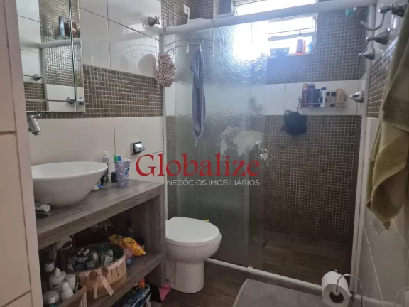 Imagem Apartamento com 2 Dormitórios e vaga demarcada à venda no Gonzaga por R$380.000,00.
