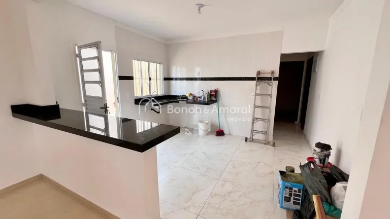 Imagem Casa Moderna com 3 Dormitórios

Dormitórios: 3 quartos, sendo 1 suíte com banheiro privativo.
Sal...