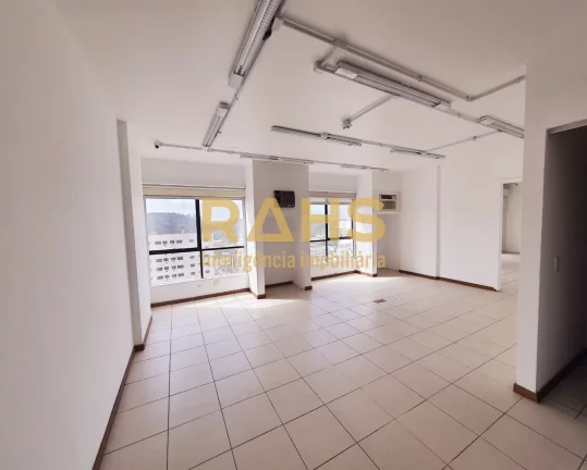Salas Conjugadas para Fins Comerciais em Joinville, no Centro, Edifício Empresarial Hannover Ótimo...