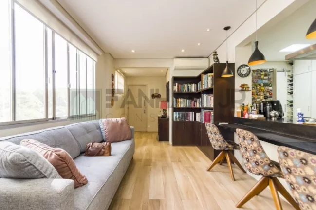Imagem Apartamento de luxo à venda em São Paulo-SP, Jardim Europa: 3 quartos, 1 suíte, 3 salas, 4 banheiros, 3 vagas, 142m². Venha conferir!