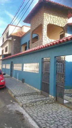 Imagem Linda casa com chácara perto de tudo. Estudo troca por imóveis de menor valor.