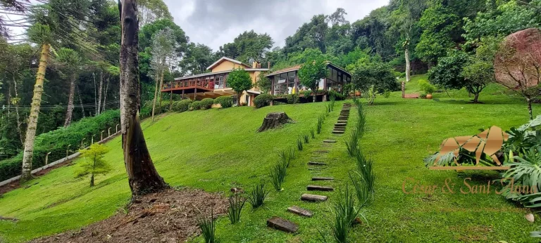 Imagem Encante-se com esta belíssima Chácara à venda em Campos do Jordão-SP