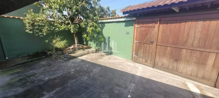 Imagem Casa TÉRREA 262 m² Escritura na Praia 2 Dormitórios 1 Banheiro + 1 Cômodo Grande com 1 Banheiro, Área de Churrasco Grande + 1 Banheiro, 4 Vagas, 5 minutos de Carro da Praia de Itanhaém-SP
