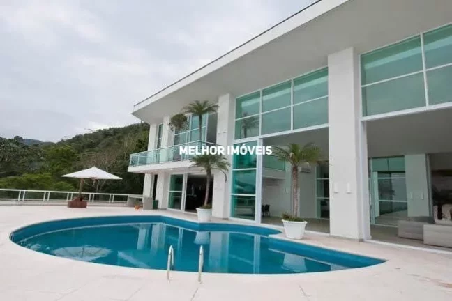 Imagem Casa Alto Padrão mobiliada e decorada á venda com 6 suítes e 8 vagas na Interpraias em Balneário Camboriú.