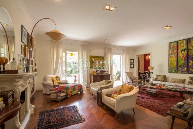 Imagem Linda casa com 258m² de área construída num terreno de 389m², em rua tranquila e silenciosa. Amp...