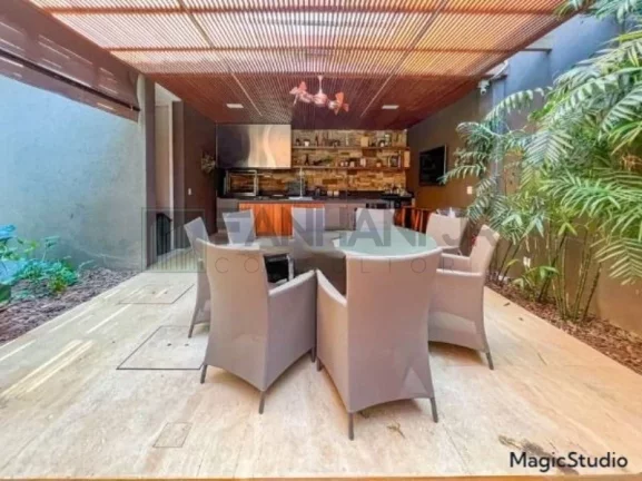 Imagem Casa dos sonhos no coração do Jardim América! Com uma área de 772m², esta casa totalmente reformada e mobiliada oferece conforto, luxo e modernidade