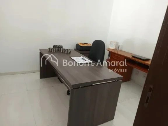 Imagem Casa à venda na região do Taquaral, localizada em um terreno de 390m², com 230m² de área constr...