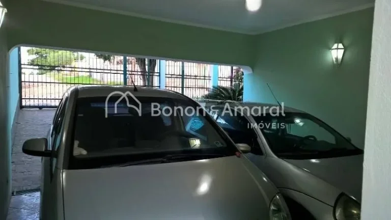 Imagem Sobrado espaçoso com 3 dormitórios, sendo 1 suíte com hidromassagem e closet, além de 2 dormitó...