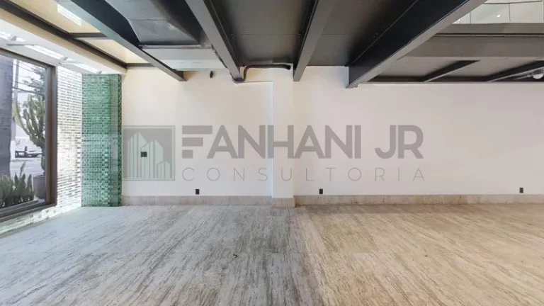 Imagem Casa Comercial para Locação em São Paulo-SP, Jardim Europa: 8 Salas, 8 Banheiros, 15 Vagas, 900m² de Área!