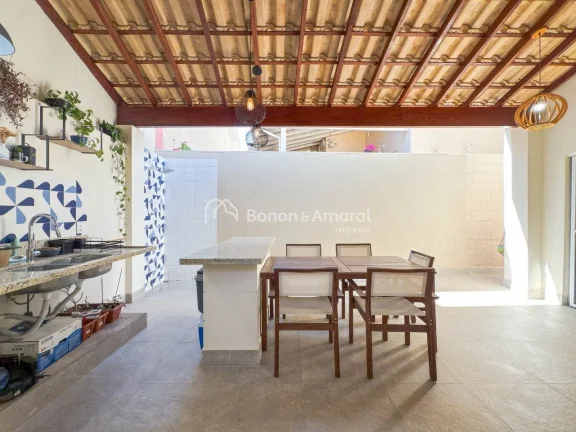 Imagem Esta charmosa casa, totalmente planejada e recém reformada, oferece conforto e praticidade para tod...